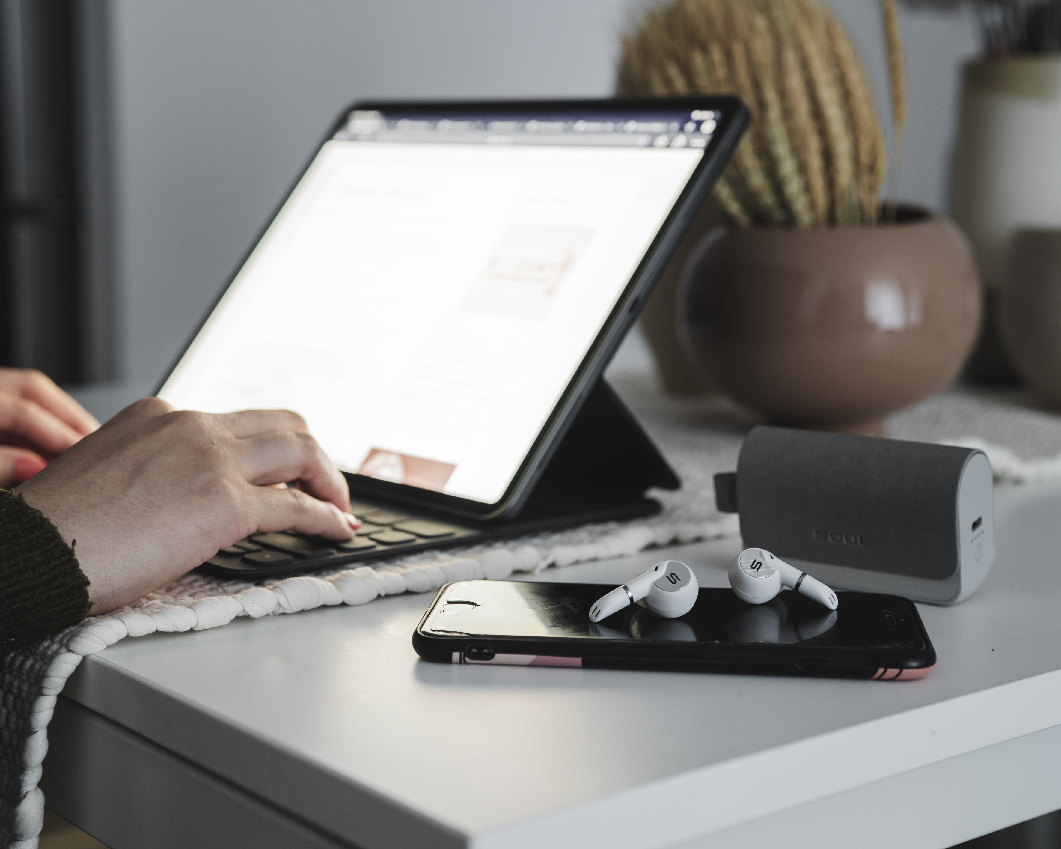 The Best Wireless Headphones For Your Home Office - SOULNATION