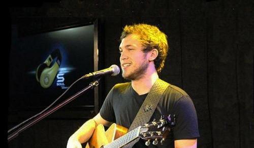 AMERICAN IDOL WINNER PHILLIP PHILLIPS ROCKS OUT AT SOUL STUDIOS! - SOULNATION